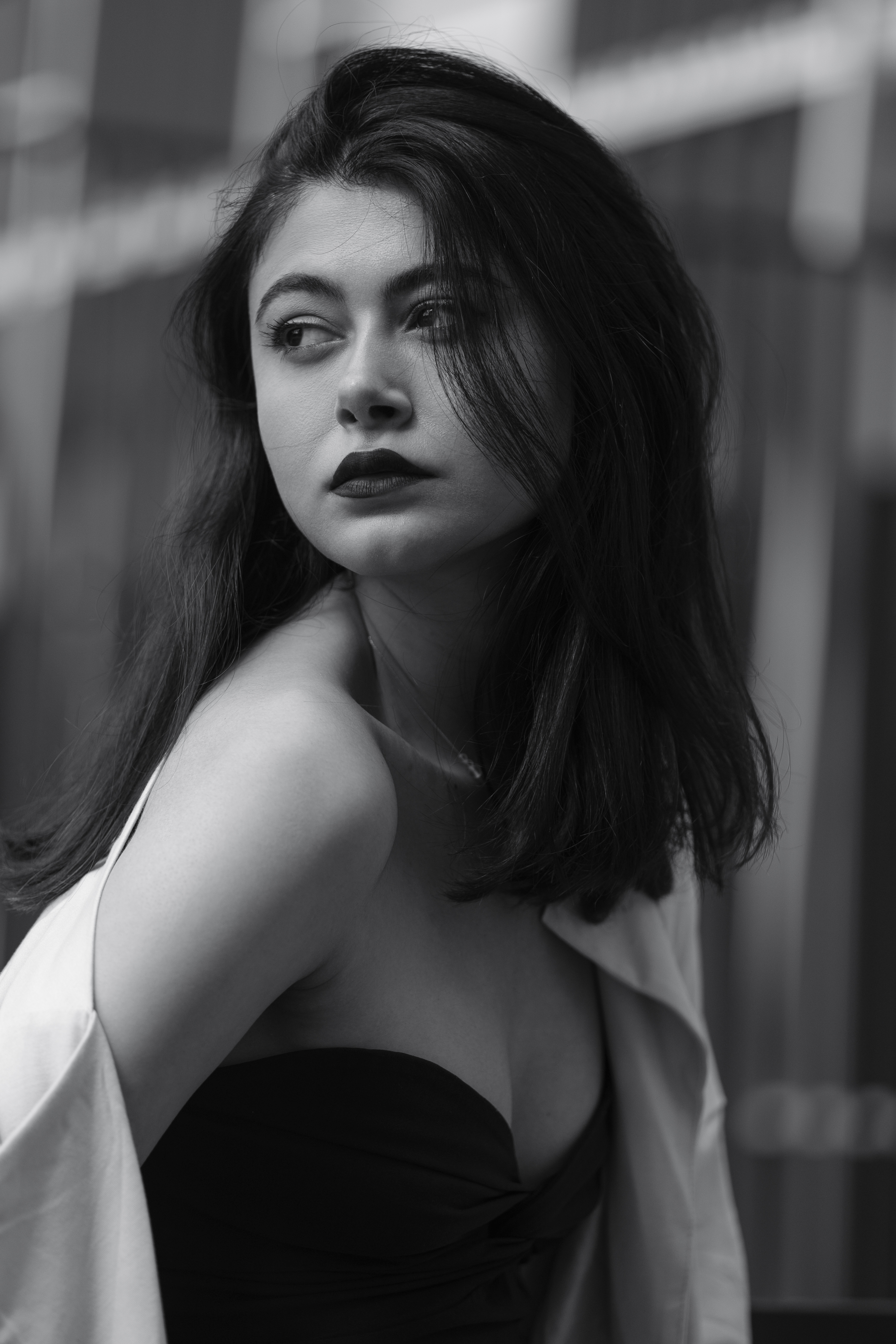 Portrait en noir et blanc de Pascale, photographie fine art et mode par Michel Rouabah.