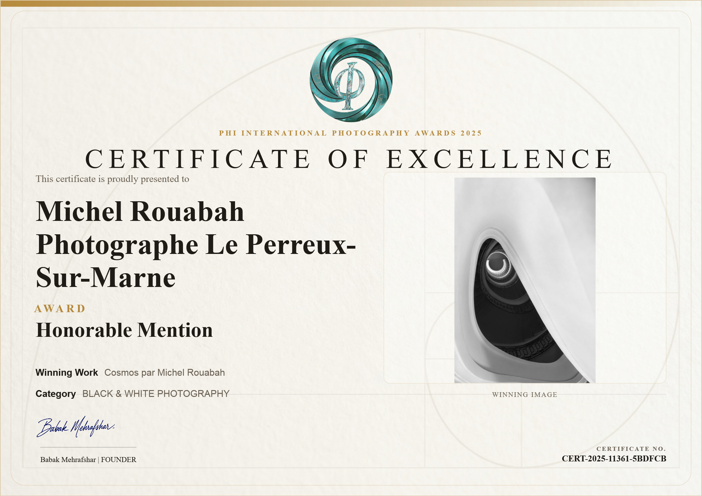 Photographe français récompensé à Dubaï aux PHI International Photography Awards 2025 pour son œuvre Cosmos